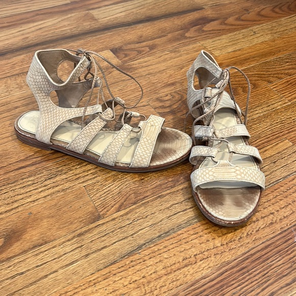 Vince Camuto sandals in good condition - Picture 2 of 15